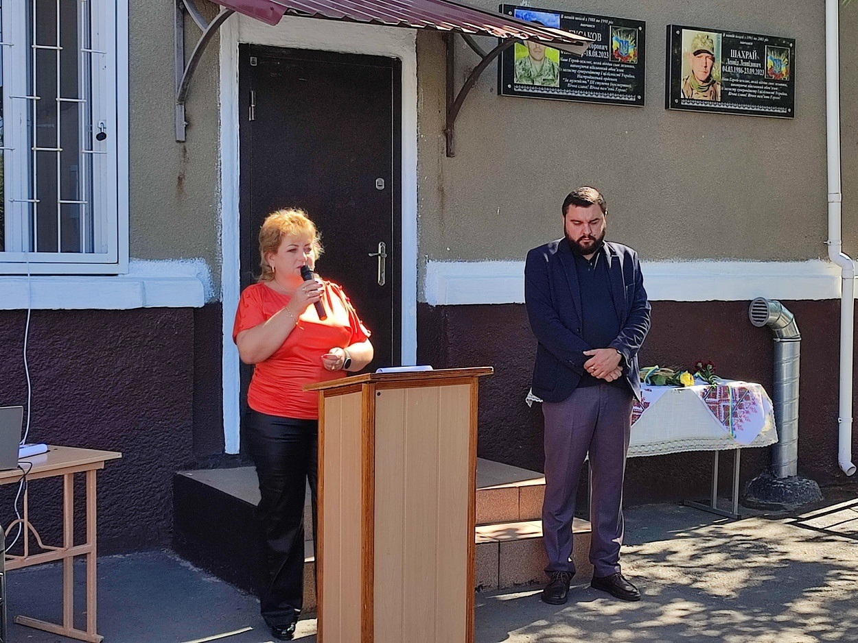 В Ізмаїлі вшанували пам'ять захисника Леоніда Шахрая, встановивши меморіальну дошку з його іменем