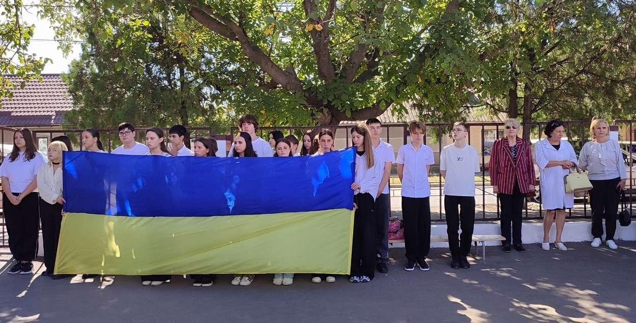 В Ізмаїлі вшанували пам'ять захисника Леоніда Шахрая, встановивши меморіальну дошку з його іменем