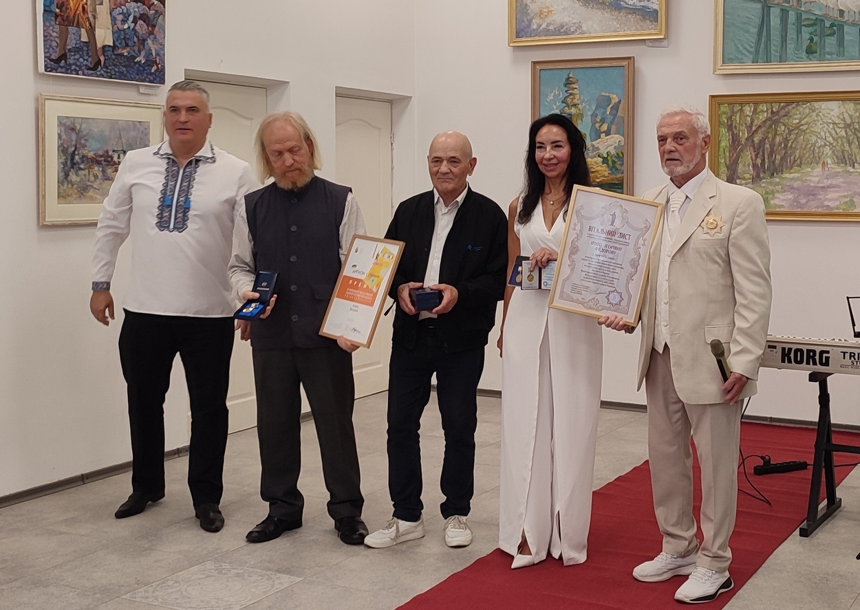 У День міста в Ізмаїльській картинній галереї урочисто відкрили відразу три виставки