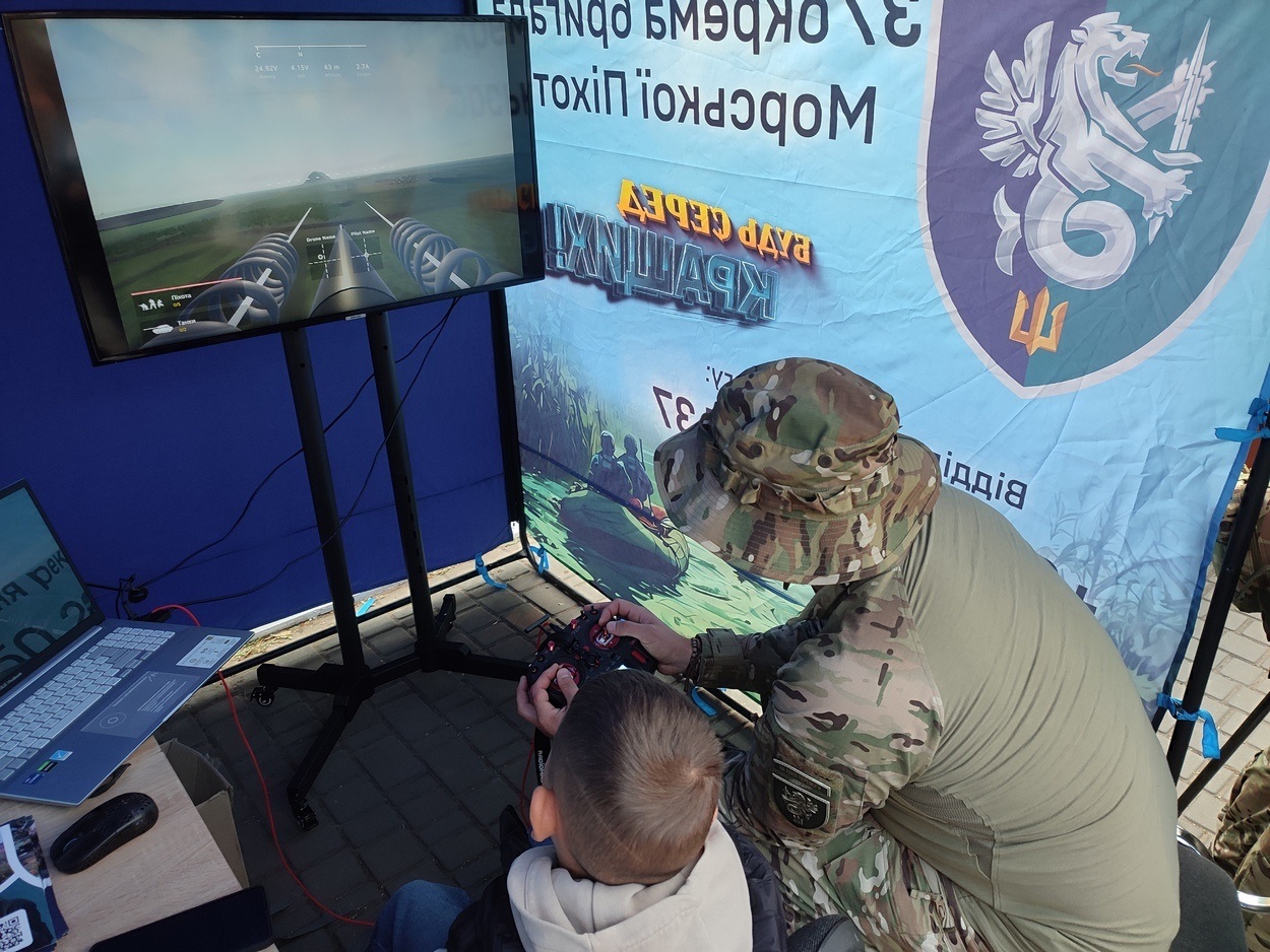 Симулятори керування дронами, тактична медицина і концерт: до Дня міста ВМС провели цікавий захід