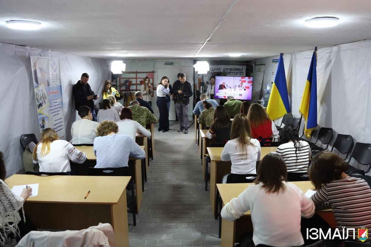 Ізмаїл разом з усією країною в прямому ефірі писав Всеукраїнський радіодиктант