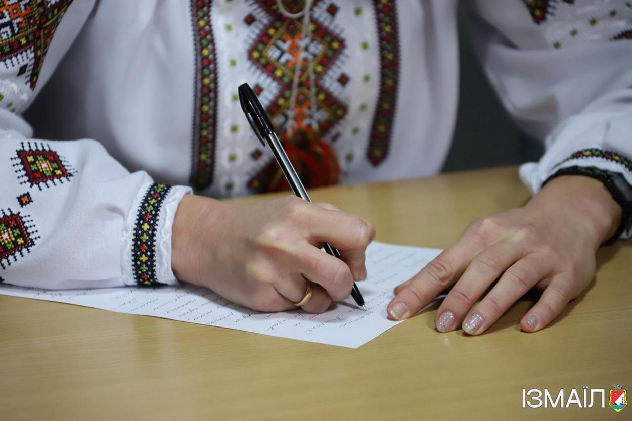Ізмаїл разом з усією країною в прямому ефірі писав Всеукраїнський радіодиктант