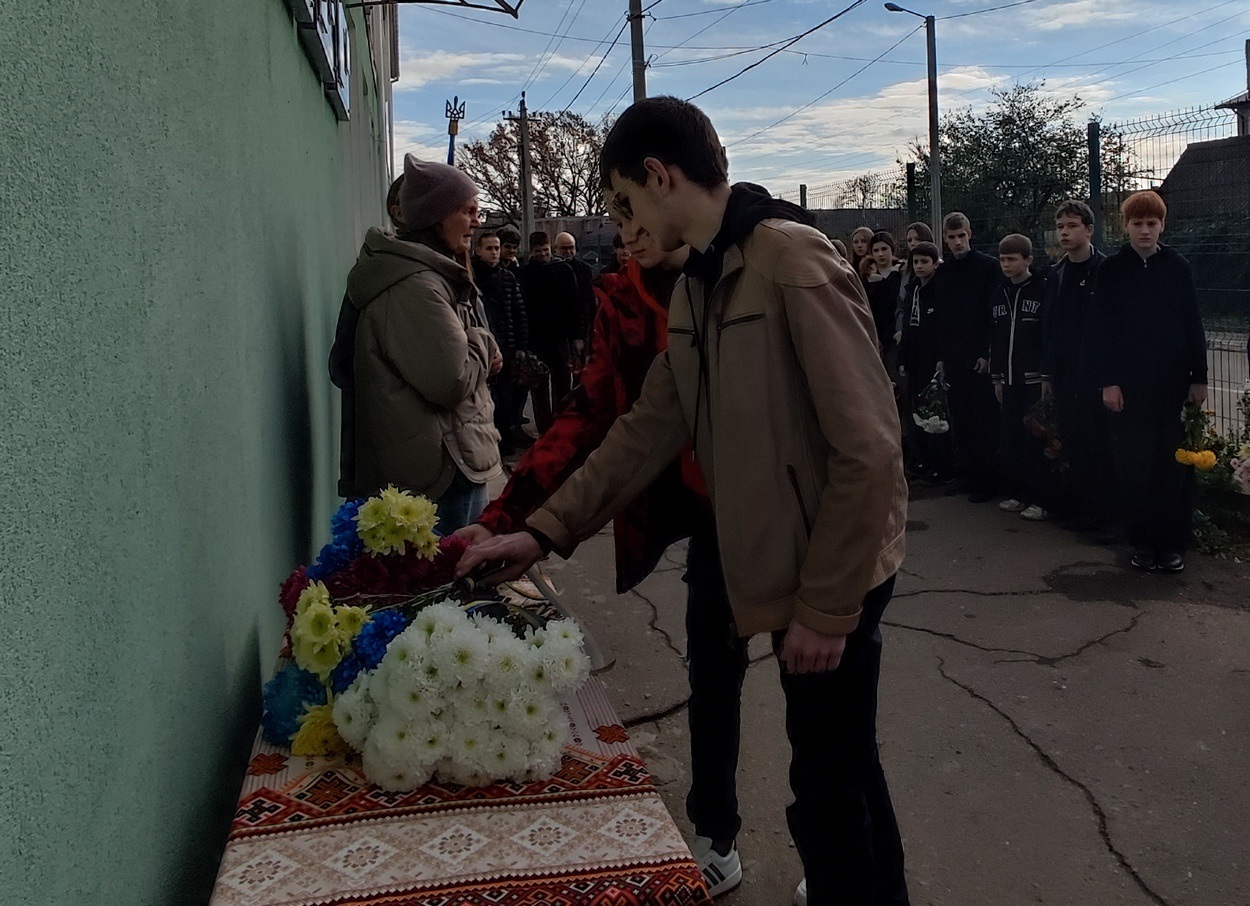 В Ізмаїлі вшанували пам'ять захисника Олексія Гайсюка: відкрито меморіальну дошку з його ім’ям