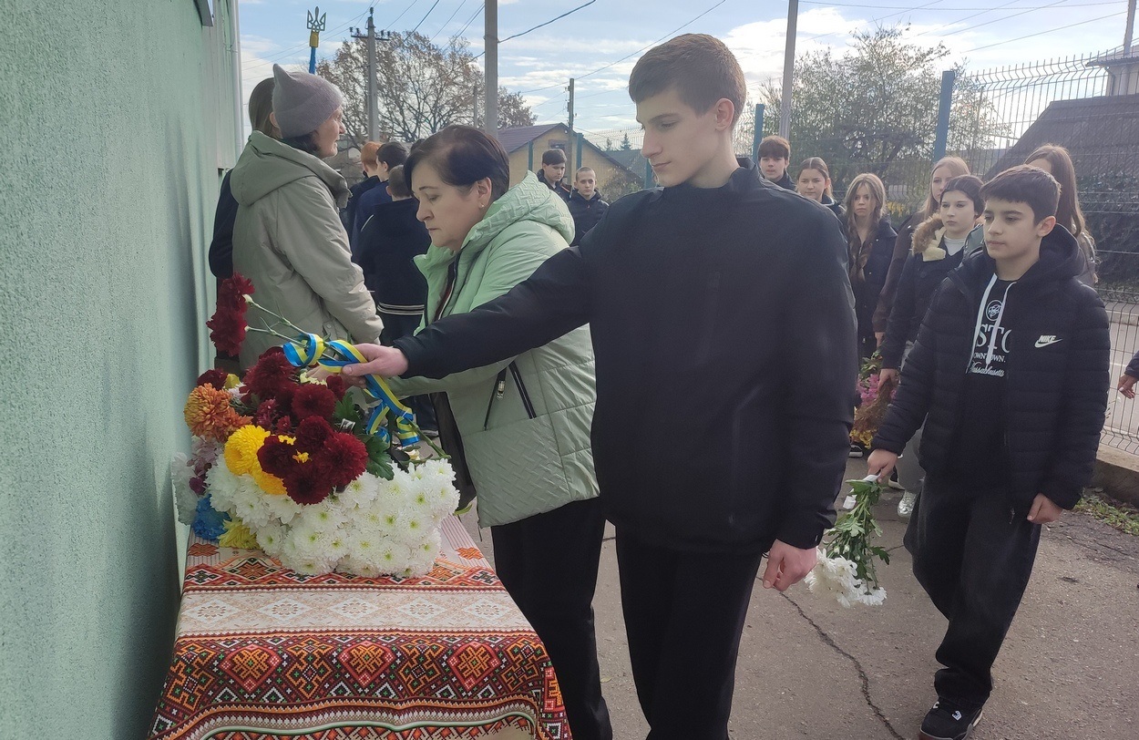 В Ізмаїлі вшанували пам'ять захисника Олексія Гайсюка: відкрито меморіальну дошку з його ім’ям
