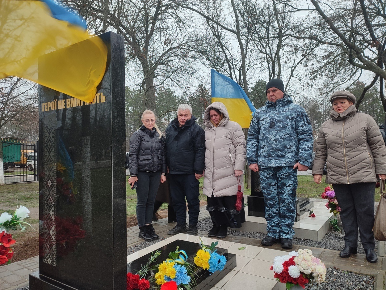 В День ЗСУ ізмаїльчани вшанували пам'ять полеглих захисників, поклавши квіти до могил героїв