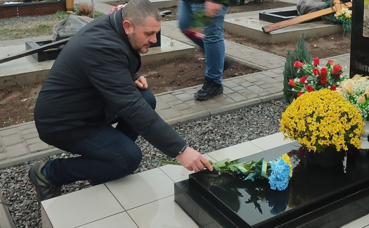 В День ЗСУ ізмаїльчани вшанували пам'ять полеглих захисників, поклавши квіти до могил героїв