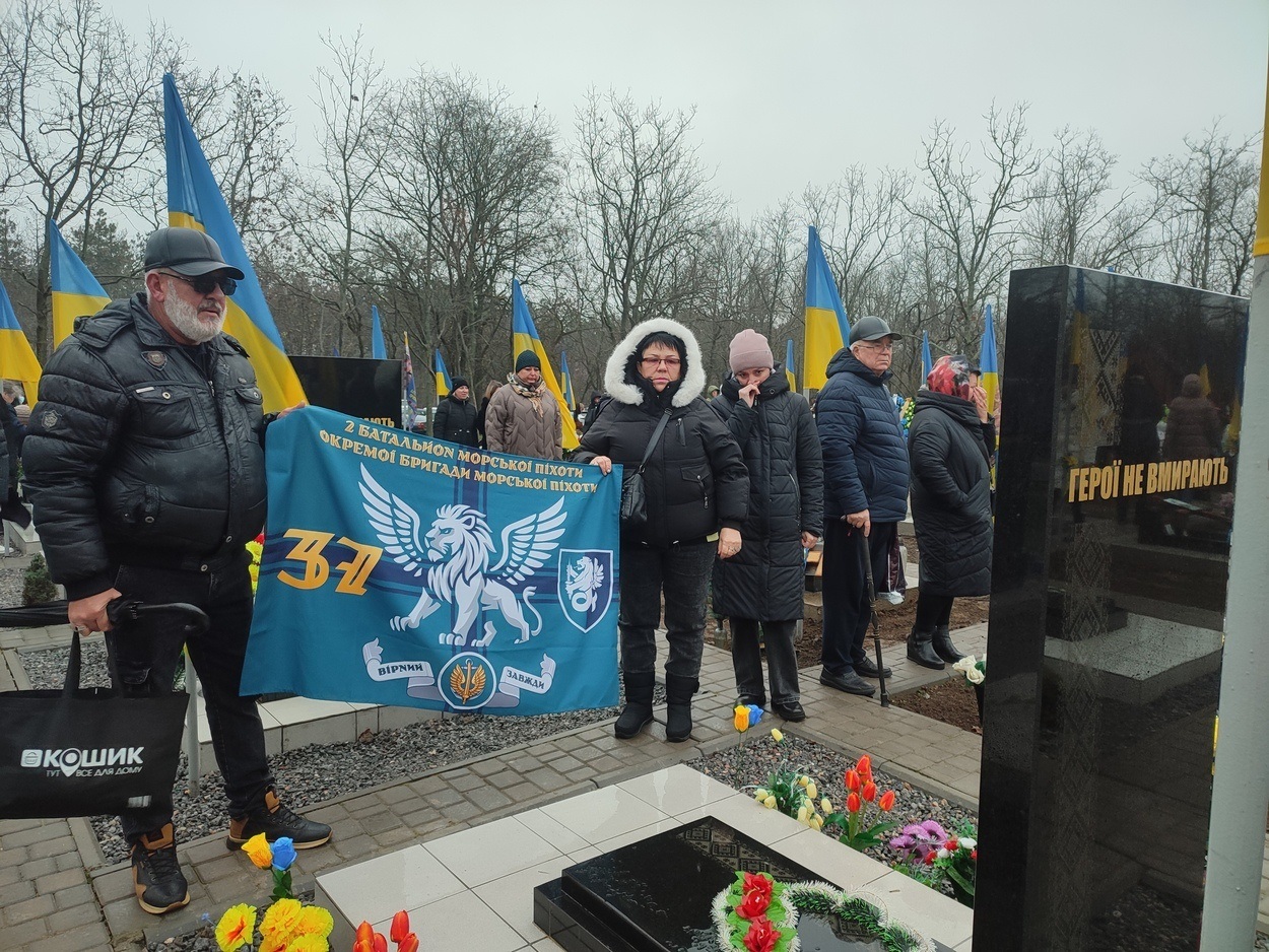 В День ЗСУ ізмаїльчани вшанували пам'ять полеглих захисників, поклавши квіти до могил героїв