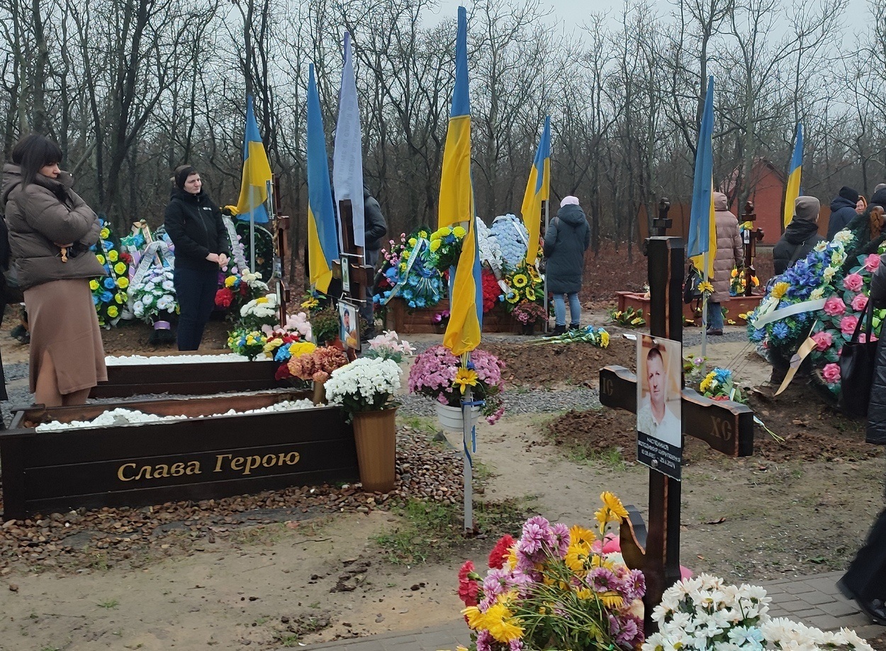 В День ЗСУ ізмаїльчани вшанували пам'ять полеглих захисників, поклавши квіти до могил героїв