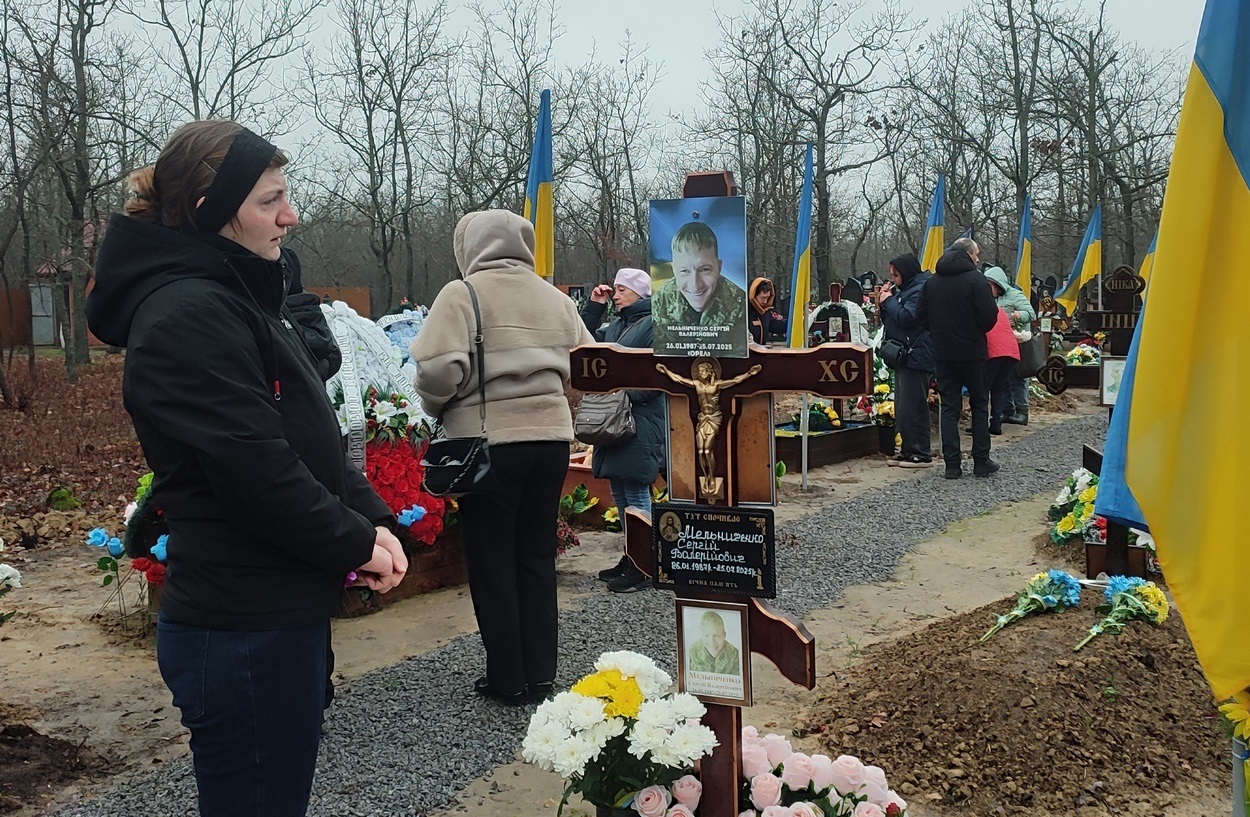 В День ЗСУ ізмаїльчани вшанували пам'ять полеглих захисників, поклавши квіти до могил героїв