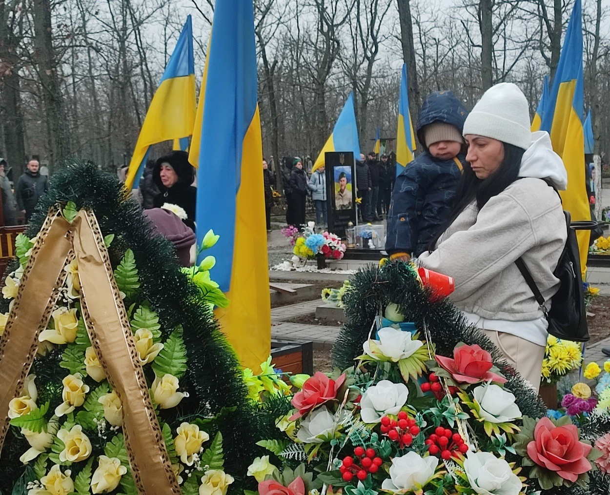 В День ЗСУ ізмаїльчани вшанували пам'ять полеглих захисників, поклавши квіти до могил героїв