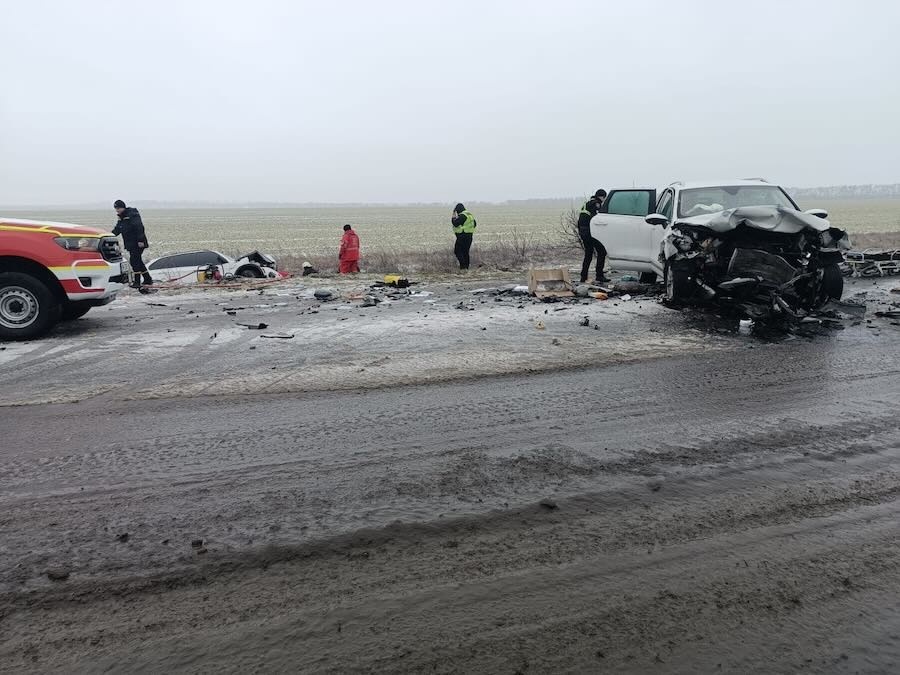 На трасі під Ізмаїлом серйозна ДТП: водійка затиснута у BMW, 4 потерпілих