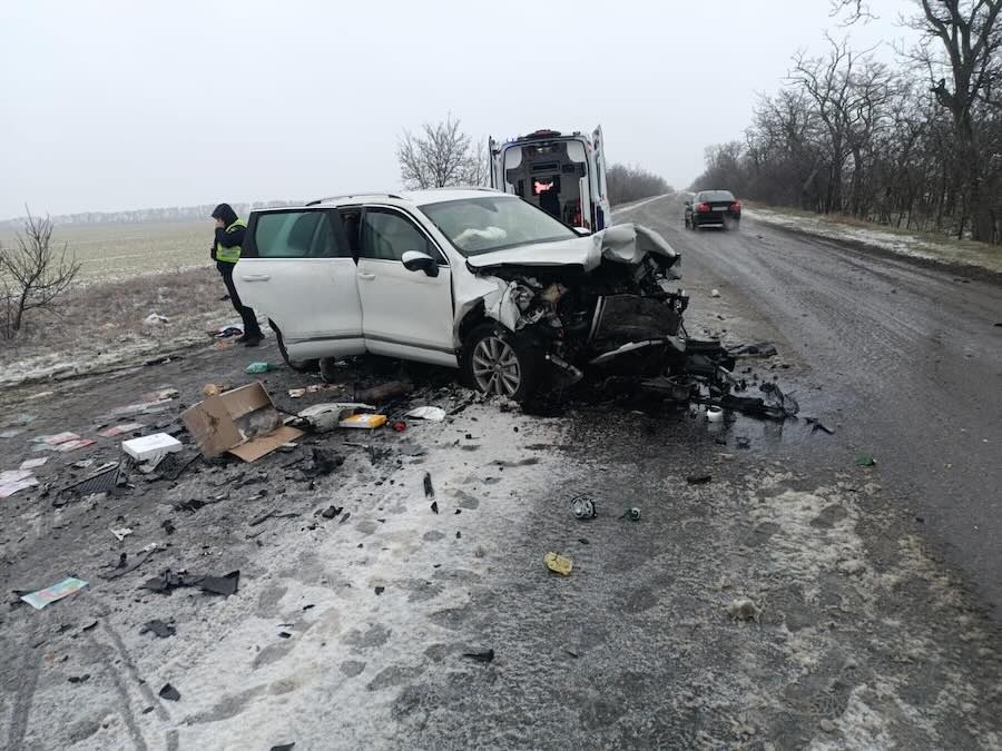 На трасі під Ізмаїлом серйозна ДТП: водійка затиснута у BMW, 4 потерпілих