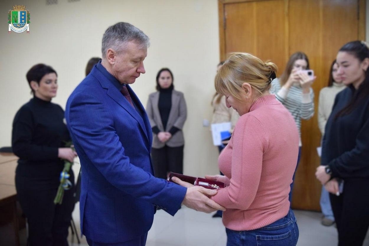 В Ізмаїлі родині полеглого героя-захисника вручили орден «За мужність»