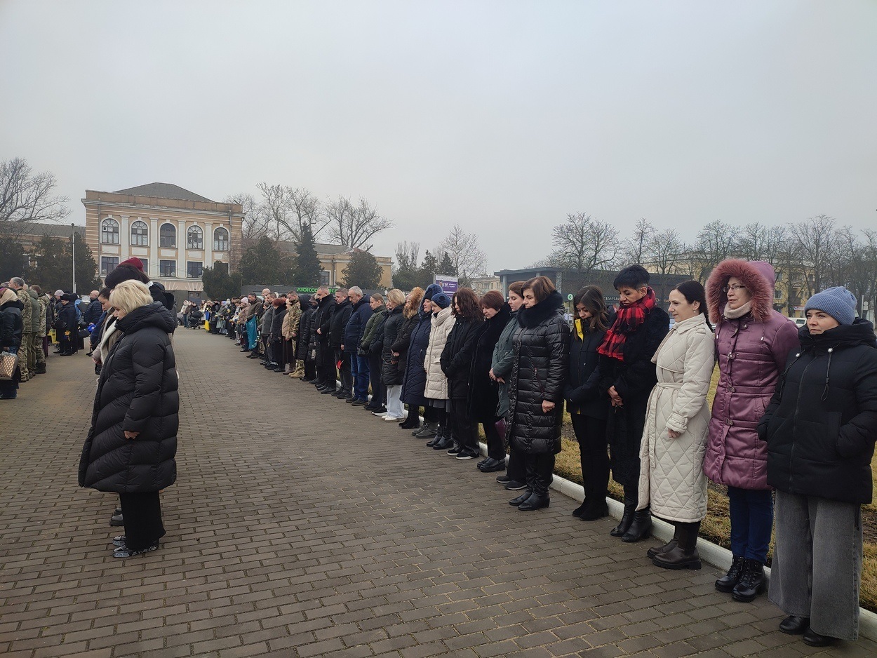 В Ізмаїлі на головній площі міста встановили бойові прапори бригад полеглих героїв-захисників