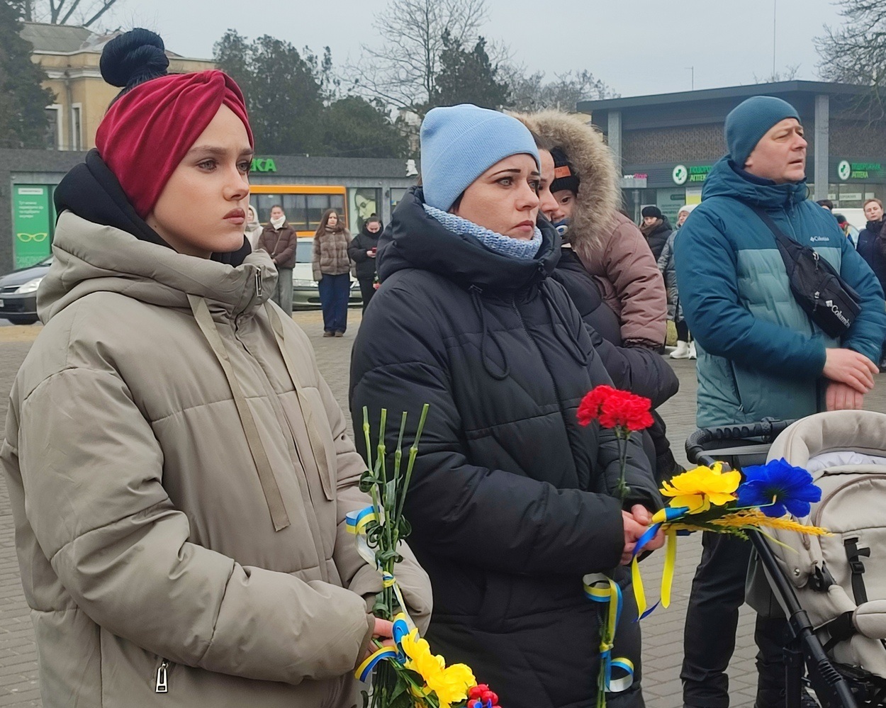 В Ізмаїлі на головній площі міста встановили бойові прапори бригад полеглих героїв-захисників