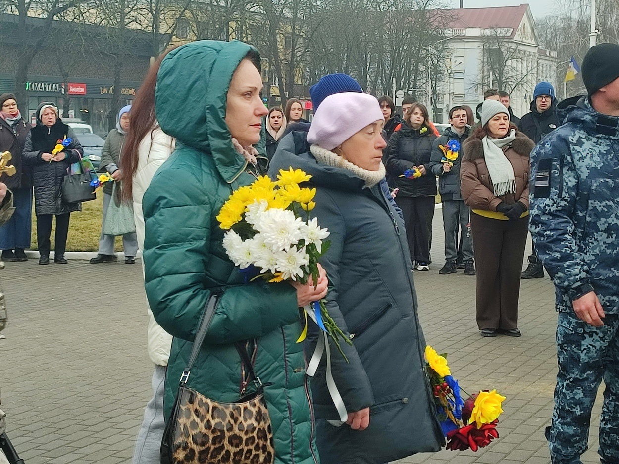 В Ізмаїлі на головній площі міста встановили бойові прапори бригад полеглих героїв-захисників