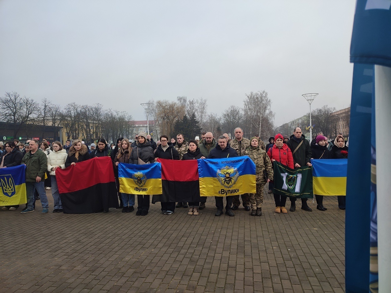 В Ізмаїлі на головній площі міста встановили бойові прапори бригад полеглих героїв-захисників