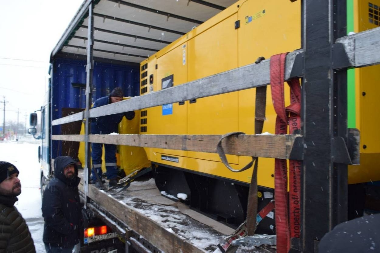 Кілія, яка залишилася без світла після атаки російських шахедів, отримала 7 потужних генераторів