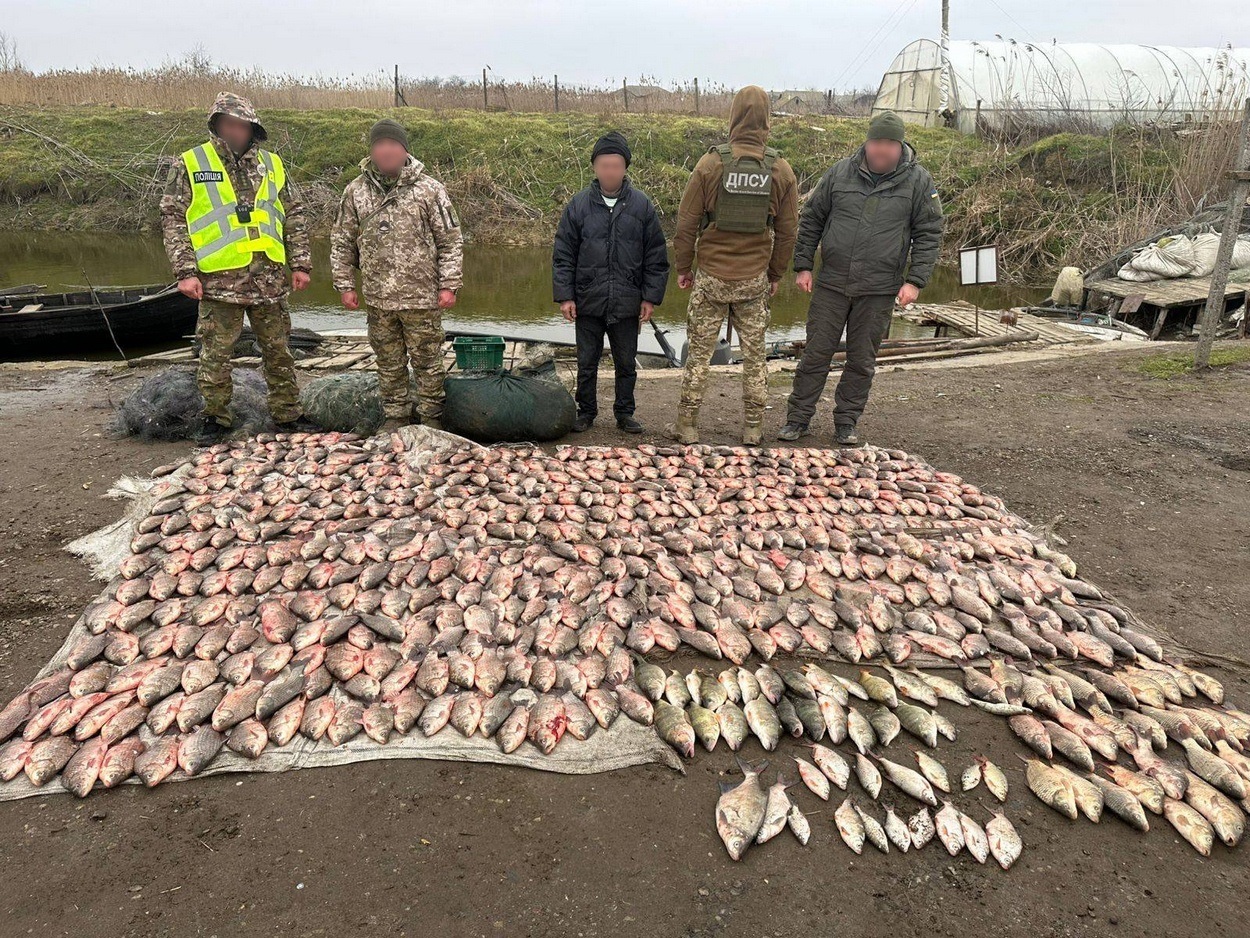 Ізмаїльські прикордонники за добу затримали браконьєрів із загальним уловом на 2,5 мільйони гривень