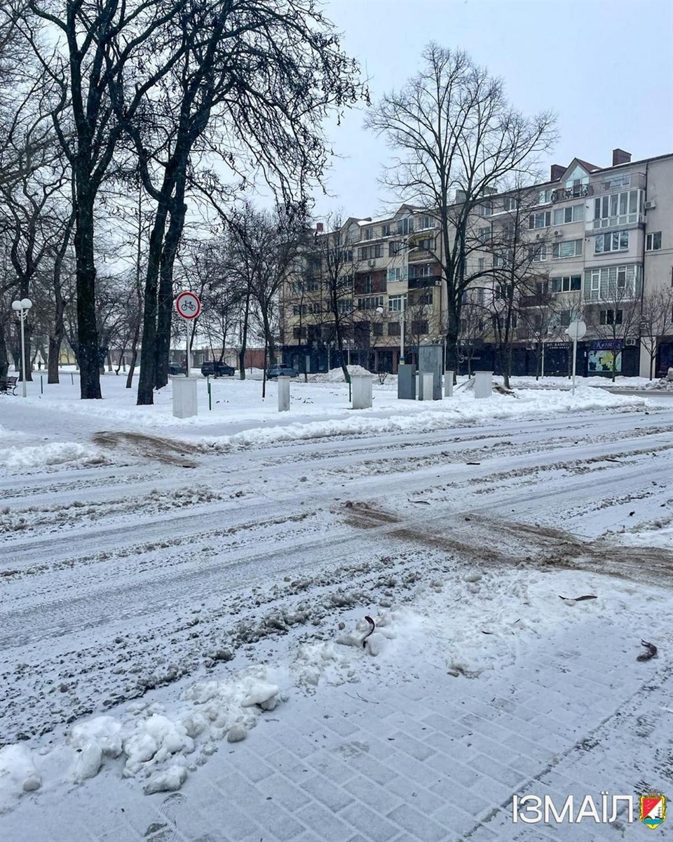 Через негоду в Ізмаїлі спеціалісти комунальних служб працюють в цілодобовому режимі