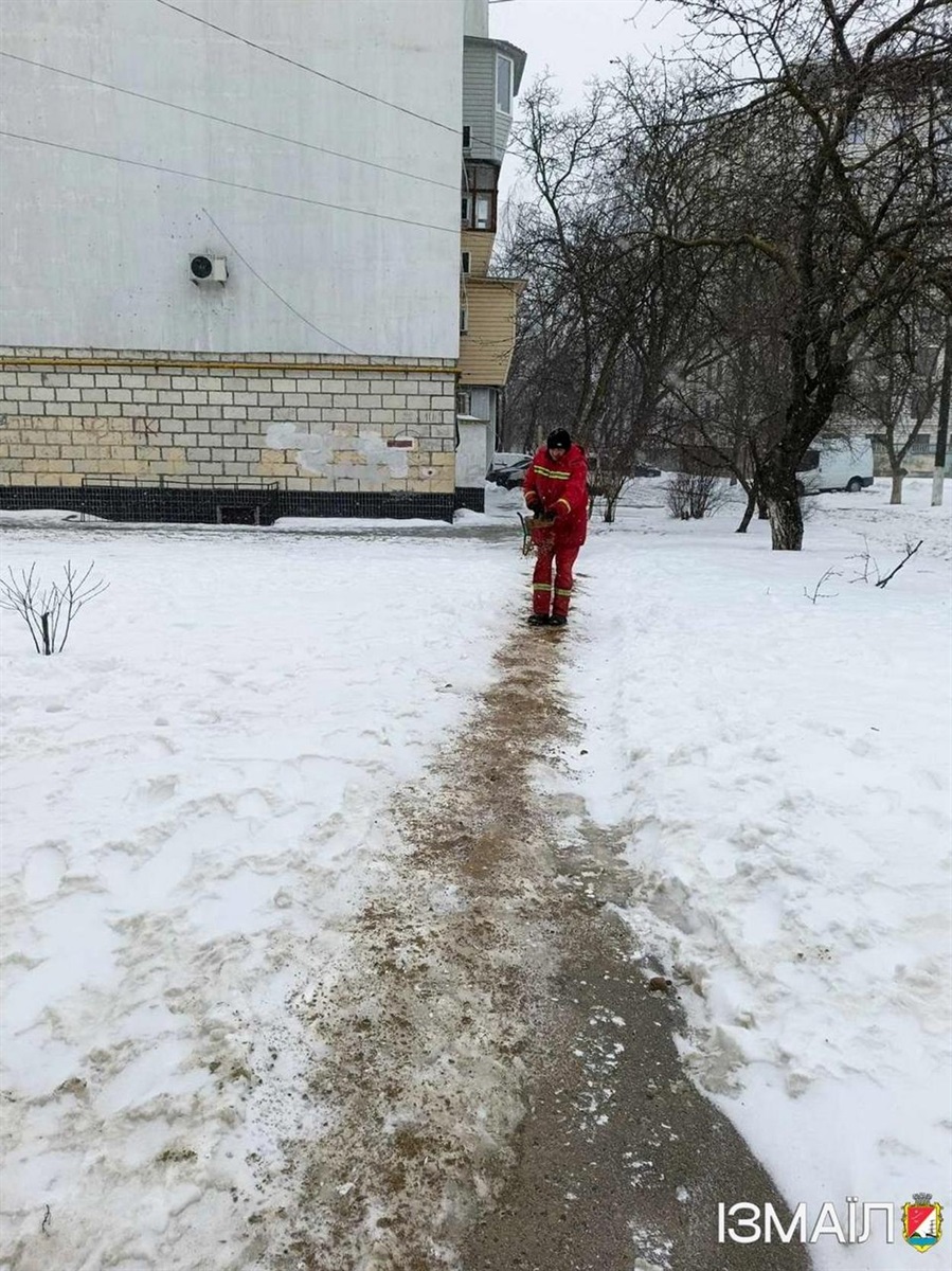 Через негоду в Ізмаїлі спеціалісти комунальних служб працюють в цілодобовому режимі