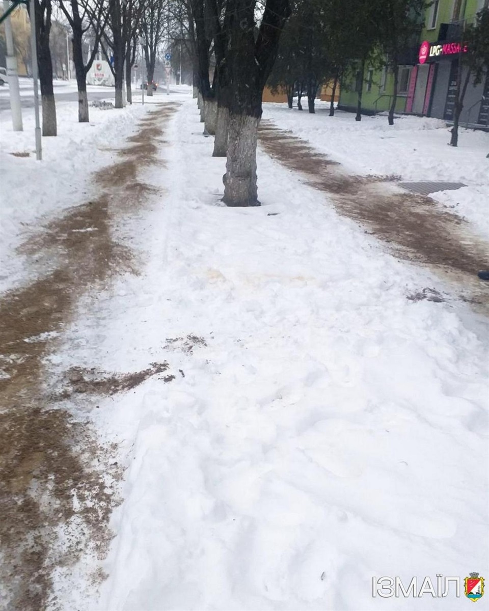 Через негоду в Ізмаїлі спеціалісти комунальних служб працюють в цілодобовому режимі