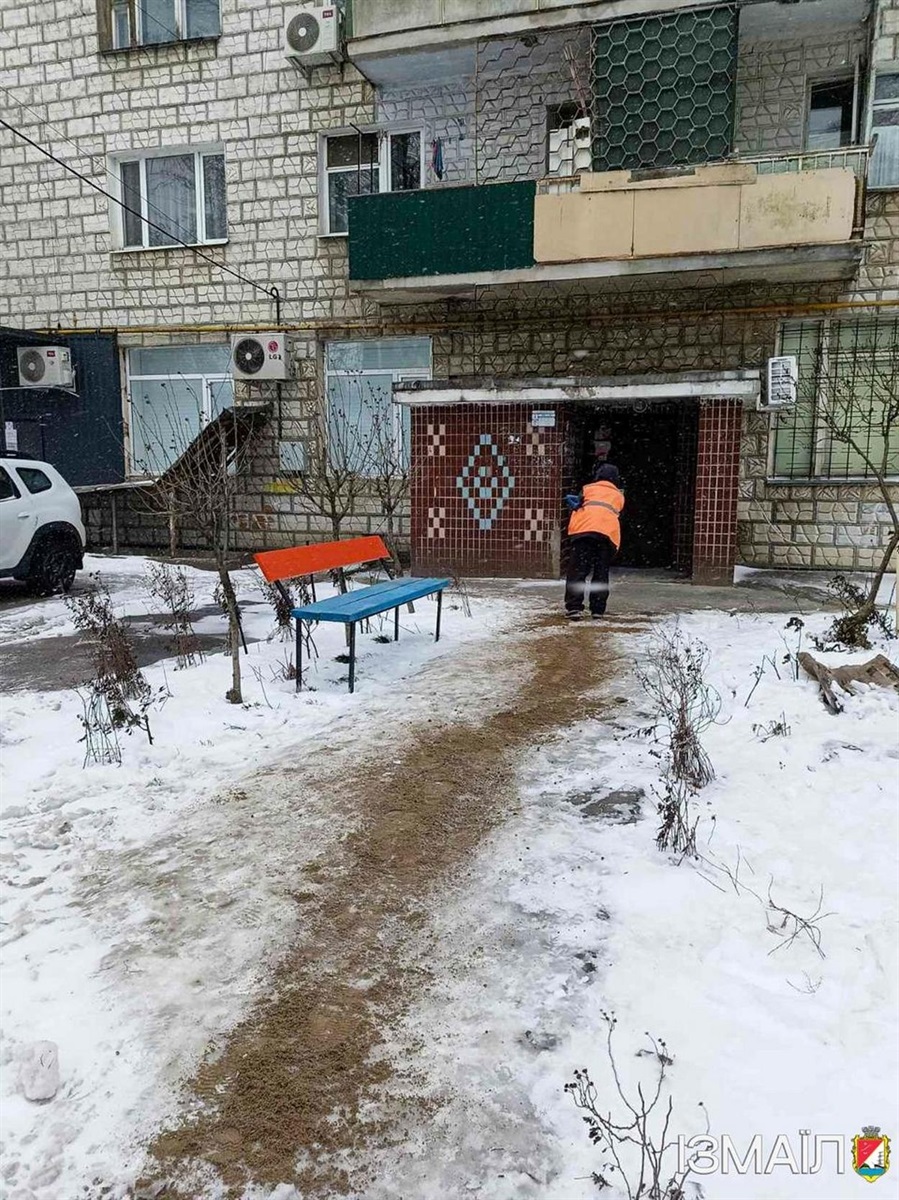 Через негоду в Ізмаїлі спеціалісти комунальних служб працюють в цілодобовому режимі
