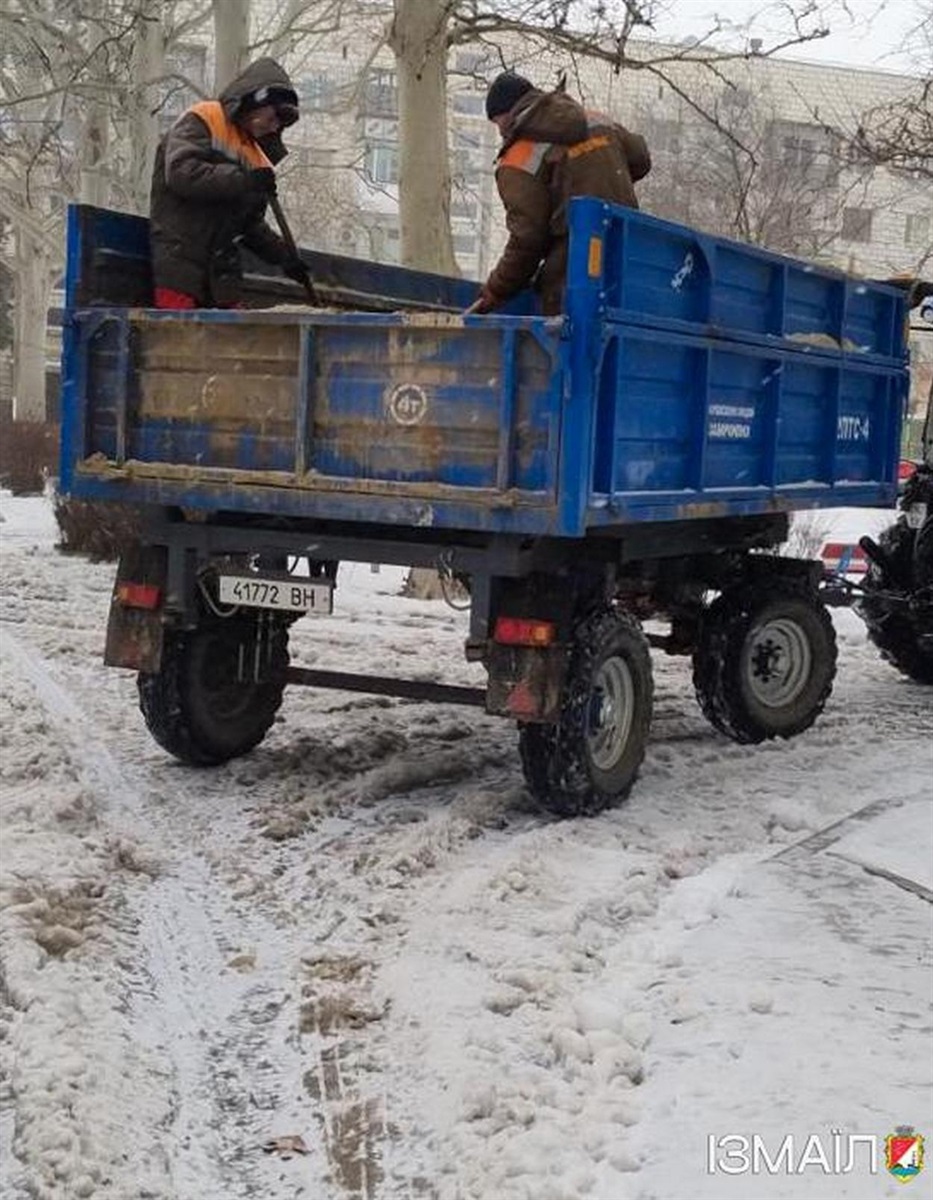 Через негоду в Ізмаїлі спеціалісти комунальних служб працюють в цілодобовому режимі