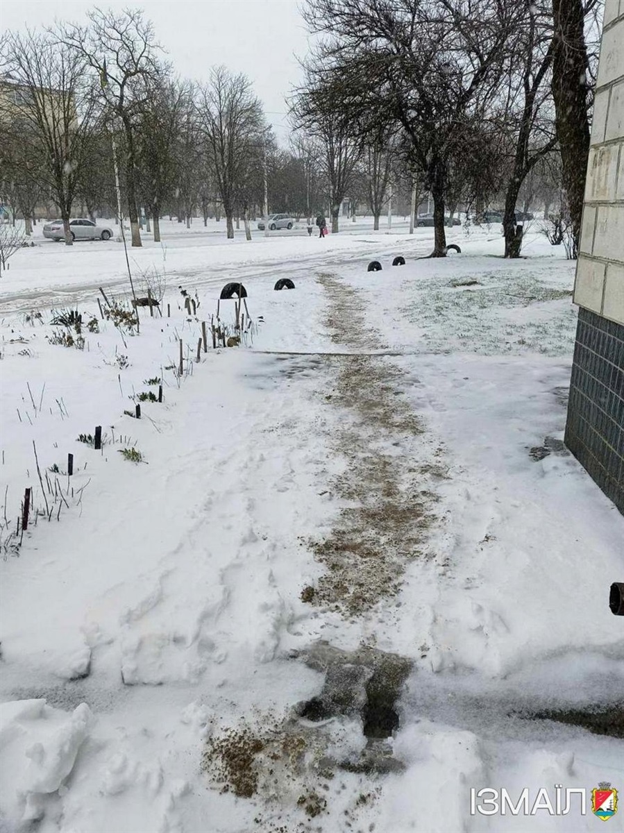 Через негоду в Ізмаїлі спеціалісти комунальних служб працюють в цілодобовому режимі