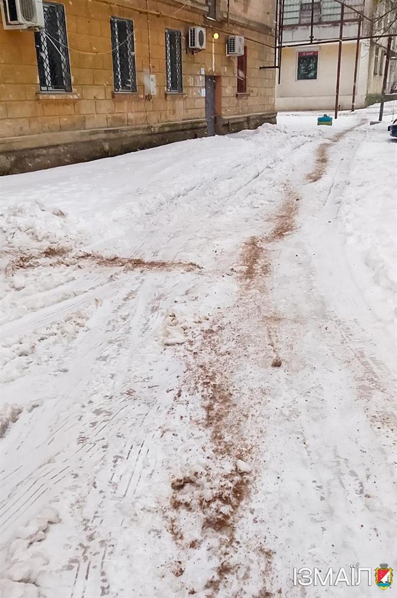 Через негоду в Ізмаїлі спеціалісти комунальних служб працюють в цілодобовому режимі