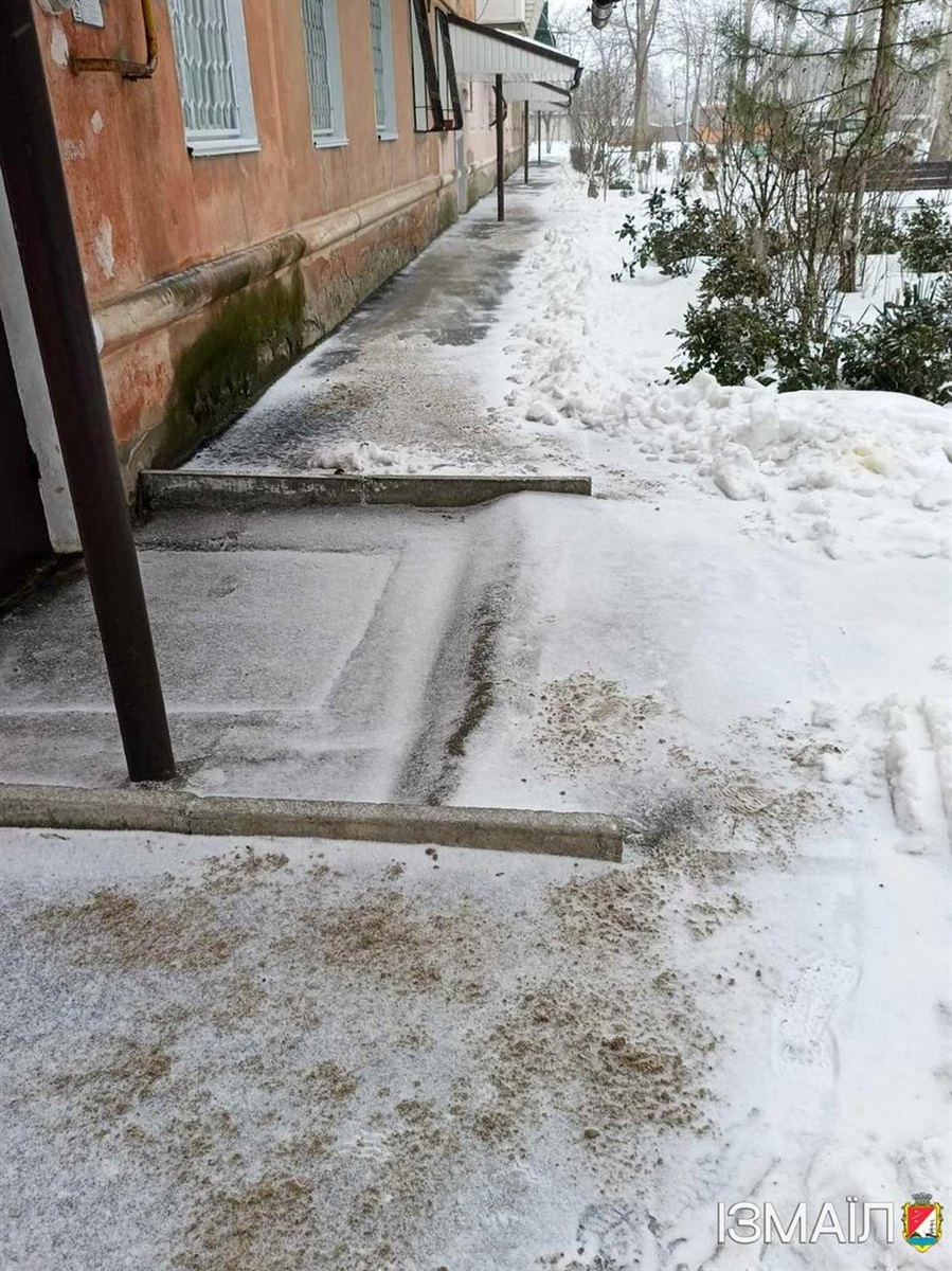 Через негоду в Ізмаїлі спеціалісти комунальних служб працюють в цілодобовому режимі