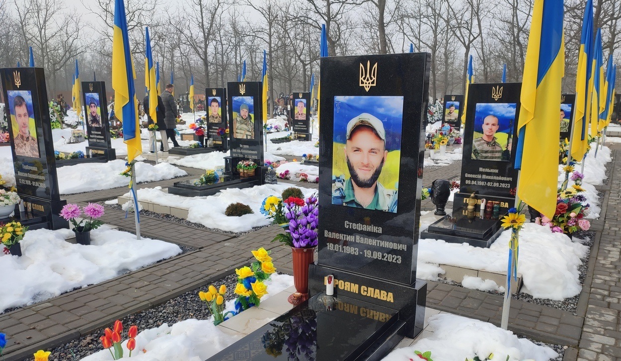 У четверту річницю повномасштабного вторгнення рф в Україну Ізмаїл вшанував пам'ять полеглих воїнів