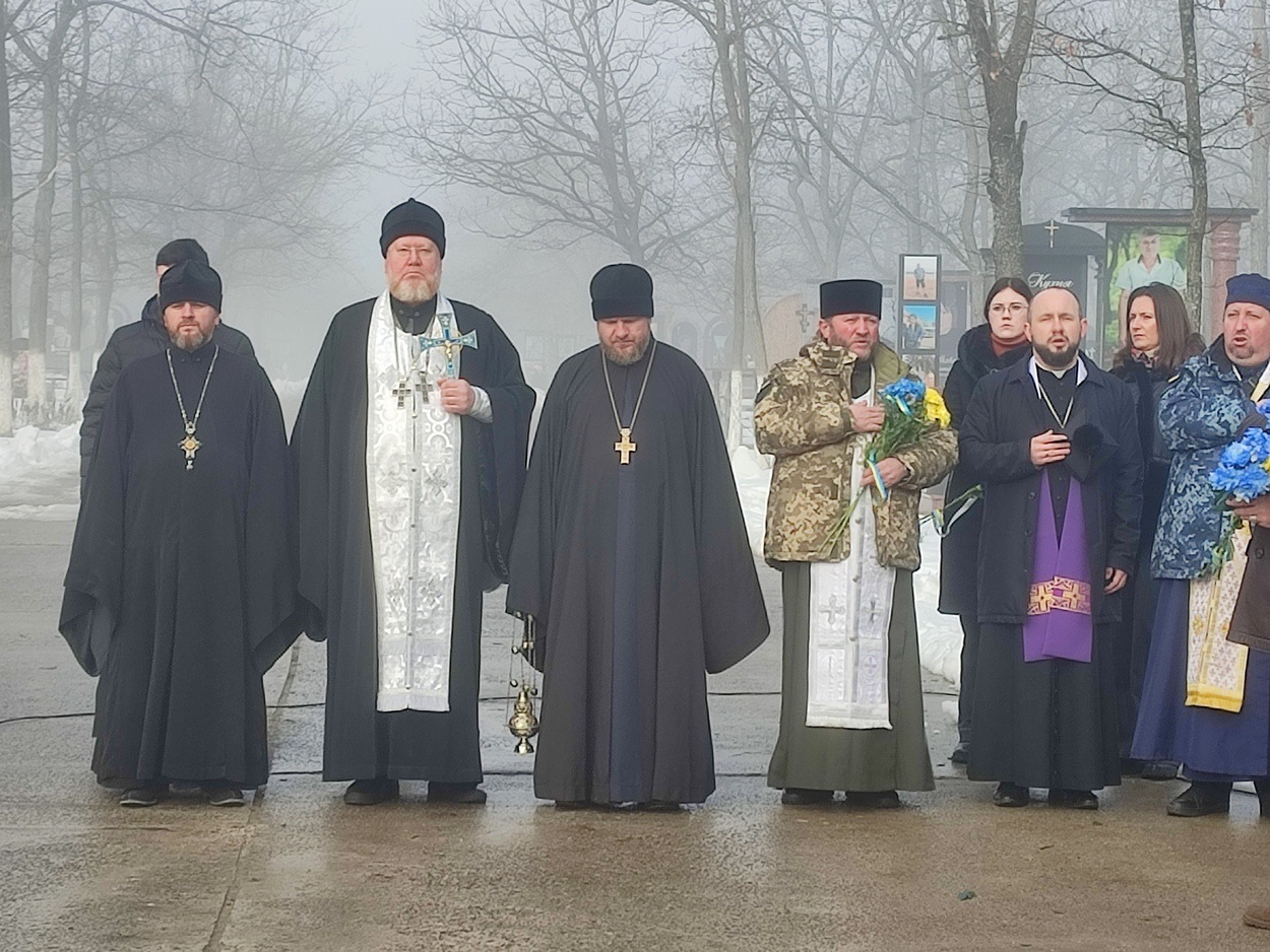 У четверту річницю повномасштабного вторгнення рф в Україну Ізмаїл вшанував пам'ять полеглих воїнів