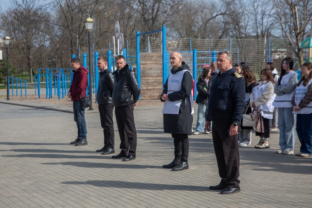 В Ізмаїлі в рамках екологічної акції молодь прибрала територію вздовж Дунаю