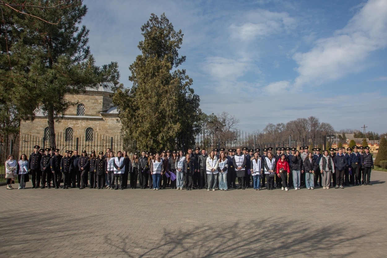 В Ізмаїлі в рамках екологічної акції молодь прибрала територію вздовж Дунаю