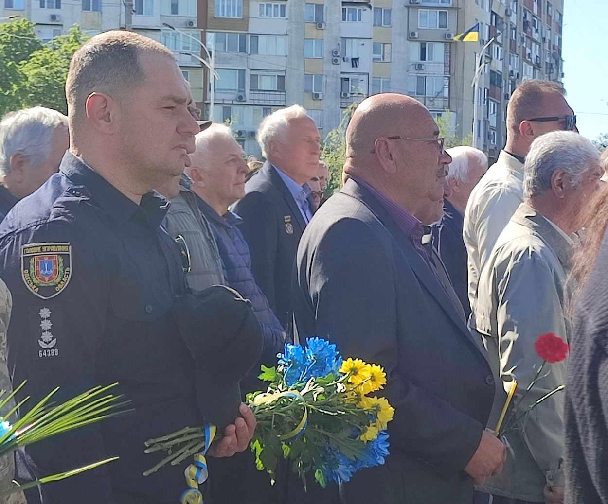 У 40-ві роковини аварії на ЧАЕС в Ізмаїлі поклали квіти до памʼятного знака ліквідаторам