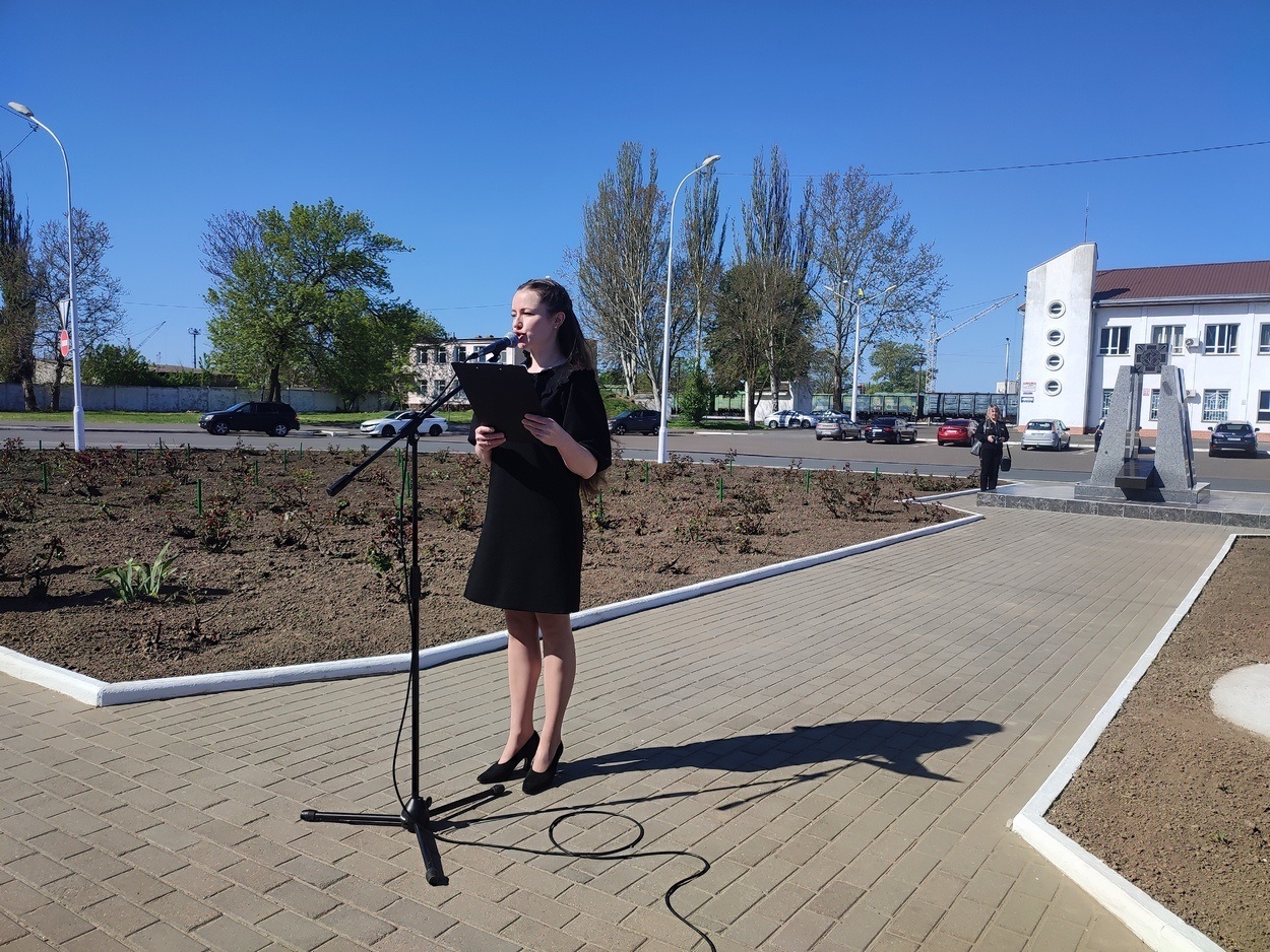 У 40-ві роковини аварії на ЧАЕС в Ізмаїлі поклали квіти до памʼятного знака ліквідаторам