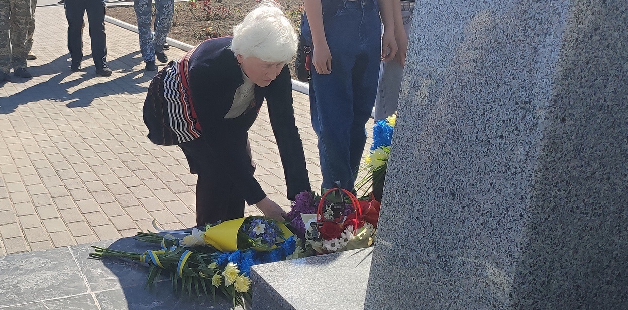 У 40-ві роковини аварії на ЧАЕС в Ізмаїлі поклали квіти до памʼятного знака ліквідаторам