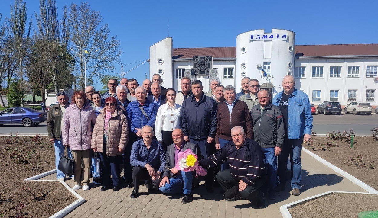 У 40-ві роковини аварії на ЧАЕС в Ізмаїлі поклали квіти до памʼятного знака ліквідаторам