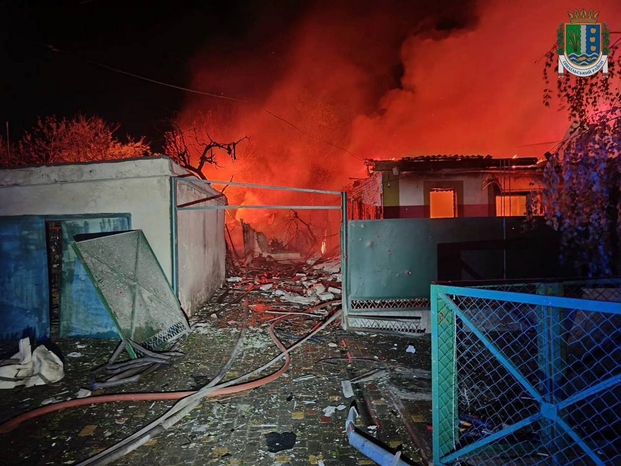 Росіяни знову завдали удар шахедами по Ізмаїлу: зруйновано лікарню, є постраждалі