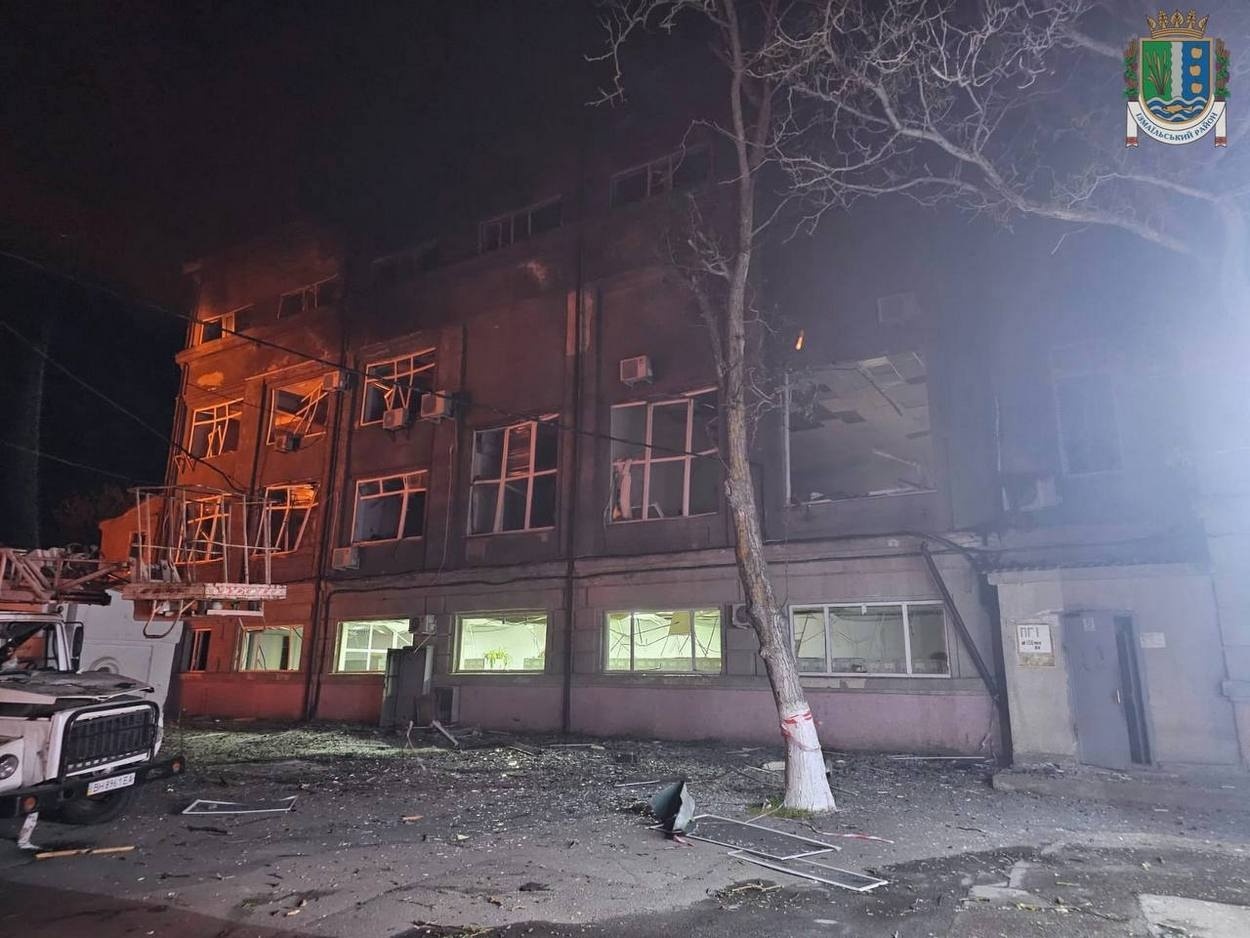 Росіяни знову завдали удар шахедами по Ізмаїлу: зруйновано лікарню, є постраждалі