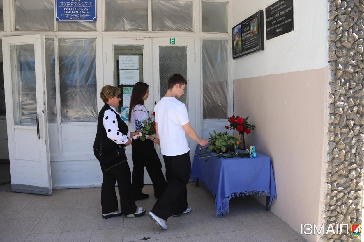 В Ізмаїлі відкрили меморіальну дошку на честь полеглого захисника Владислава Васильєва