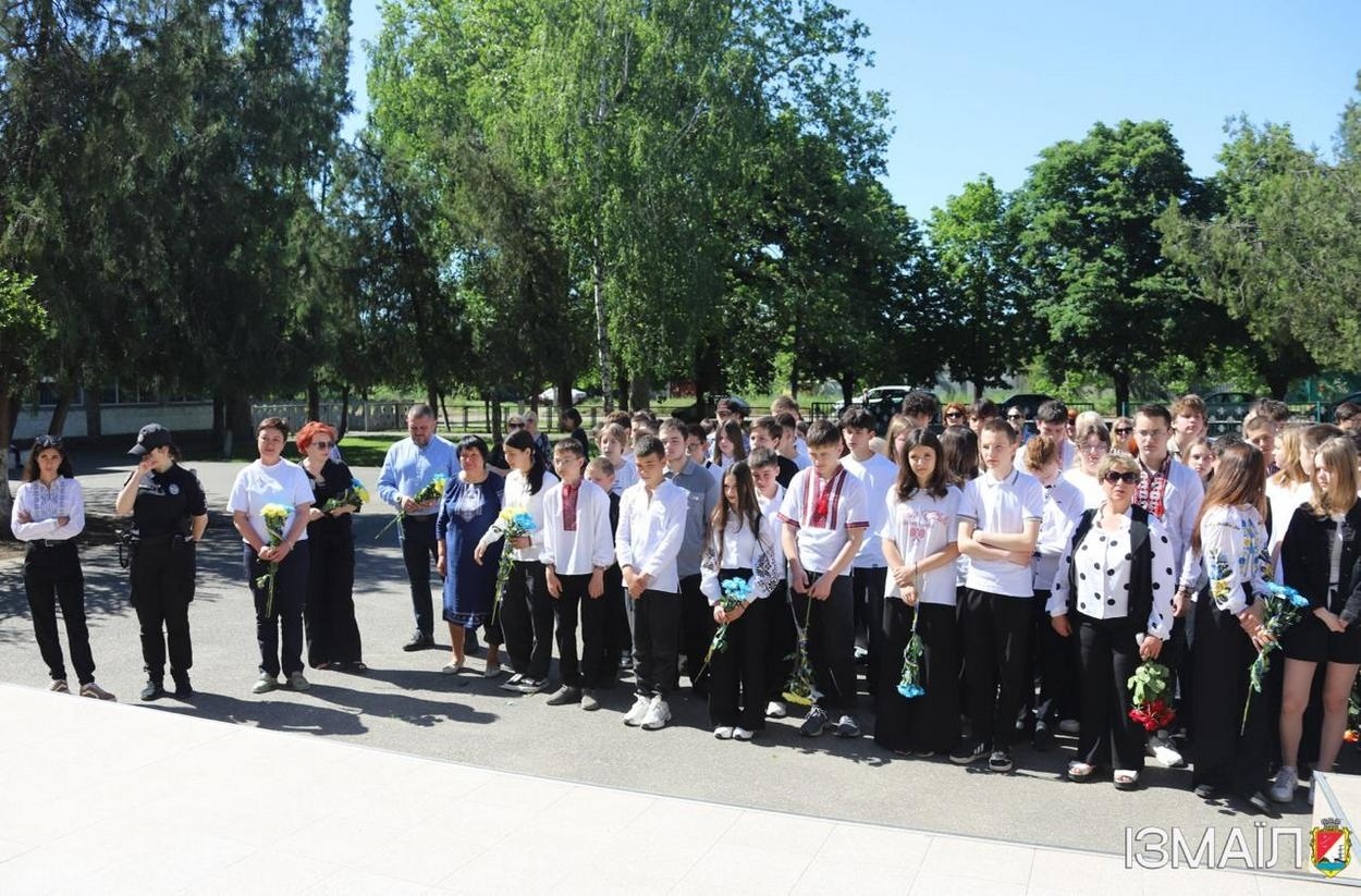 В Ізмаїлі відкрили меморіальну дошку на честь полеглого захисника Владислава Васильєва