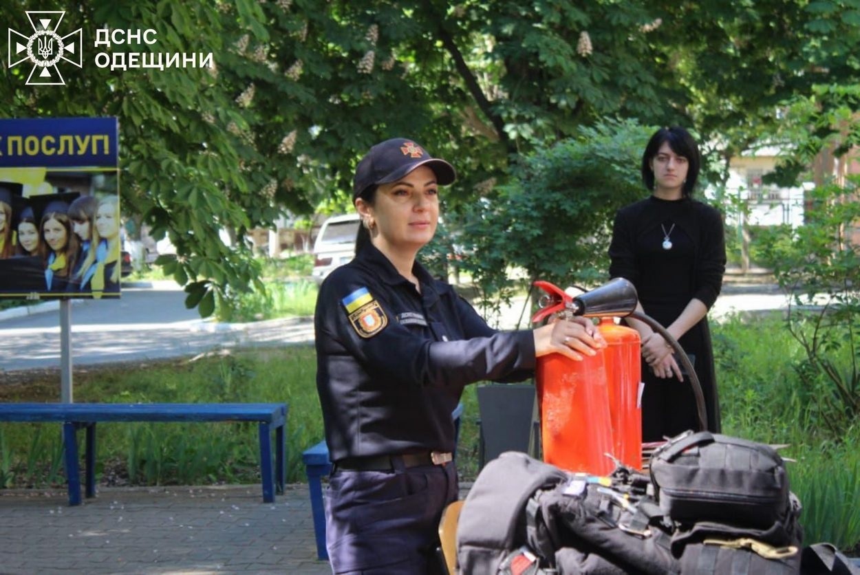 В Ізмаїлі рятувальники поділилися з учнівською молоддю секретами професії