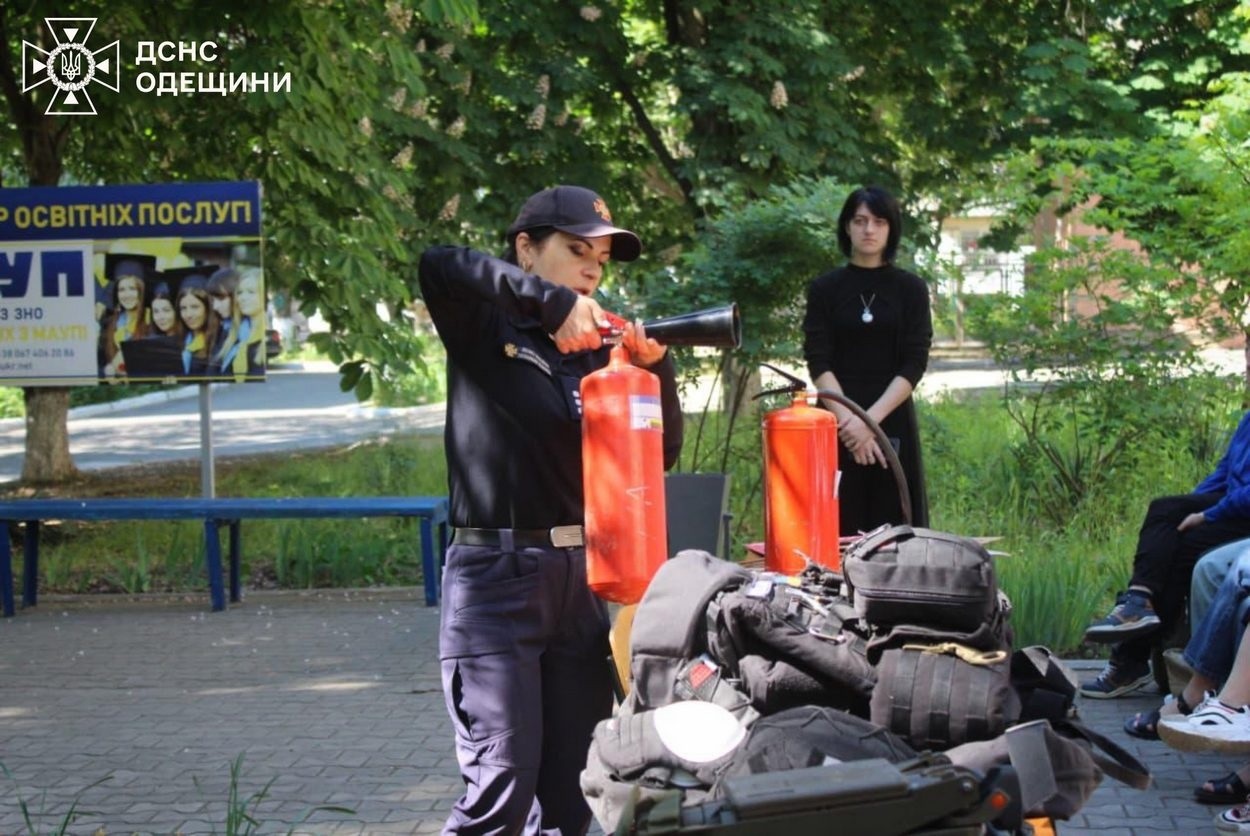 В Ізмаїлі рятувальники поділилися з учнівською молоддю секретами професії