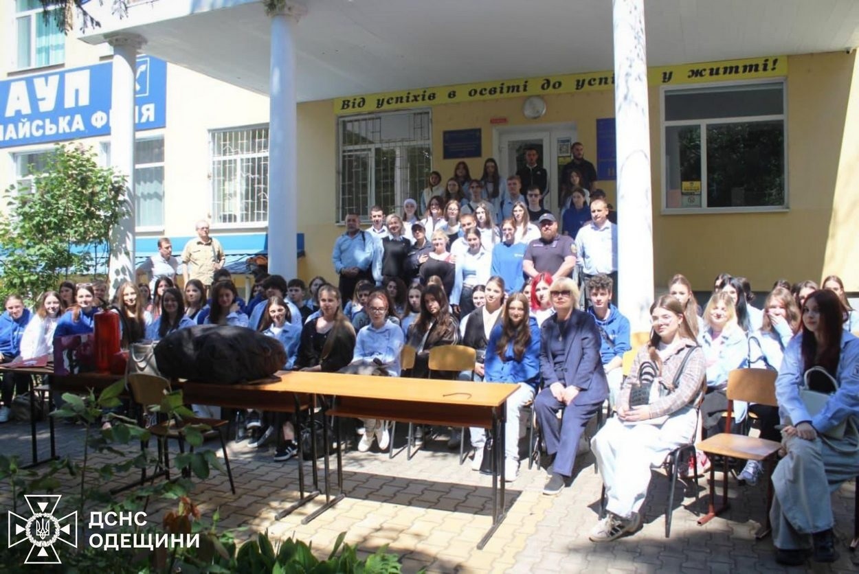 В Ізмаїлі рятувальники поділилися з учнівською молоддю секретами професії
