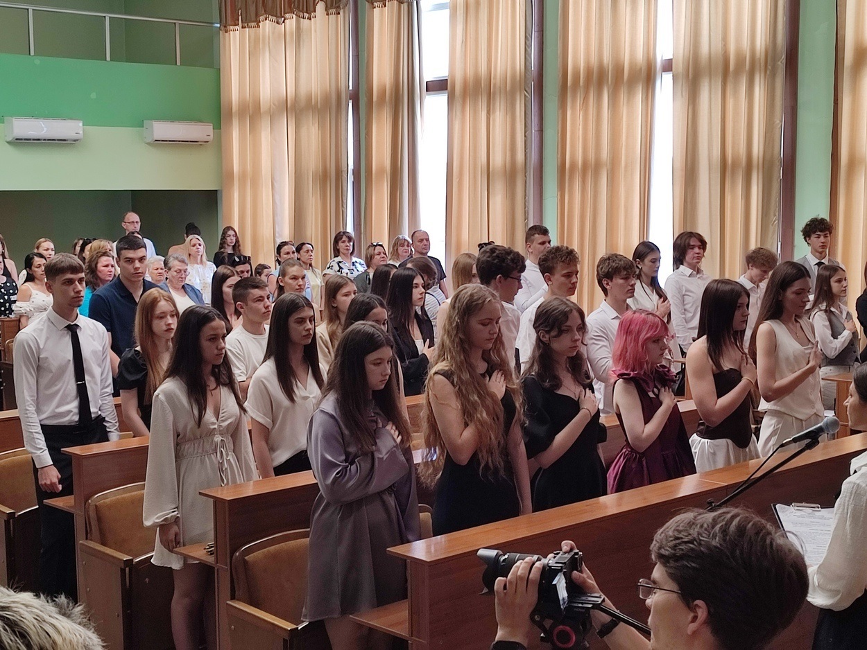В Ізмаїлі урочисто відзначили найкращих випускників ліцеїв міста