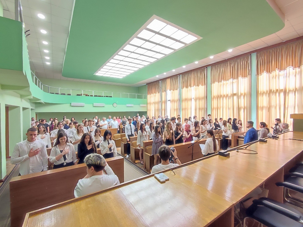 В Ізмаїлі урочисто відзначили найкращих випускників ліцеїв міста