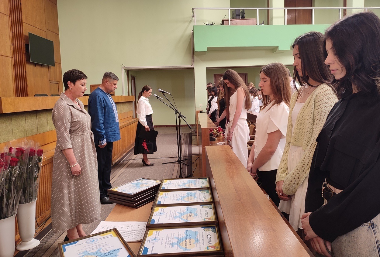 В Ізмаїлі урочисто відзначили найкращих випускників ліцеїв міста