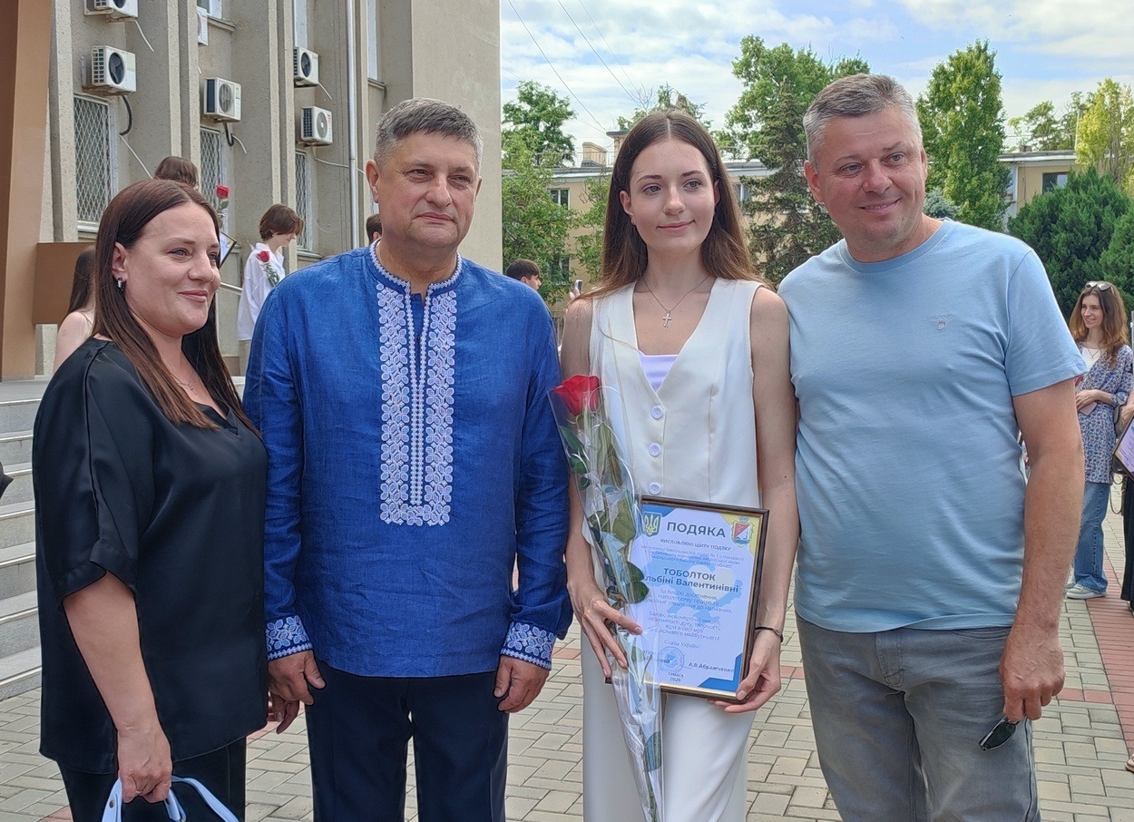 В Ізмаїлі урочисто відзначили найкращих випускників ліцеїв міста